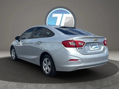 Used 2018 Chevrolet Cruze LS FWD image 15