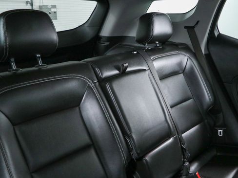 Used 2022 GMC Terrain SLT w/ LPO, Floor Liner Package AWD/4WD image 27