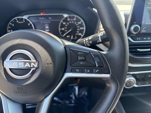 Used 2024 Nissan Altima 2.5 SV FWD image 16