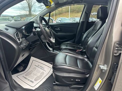 Used 2021 Chevrolet Trax LT w/ Premium Seat Package image 14