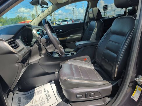 Used 2017 GMC Acadia Denali w/ Technology Package FWD image 8
