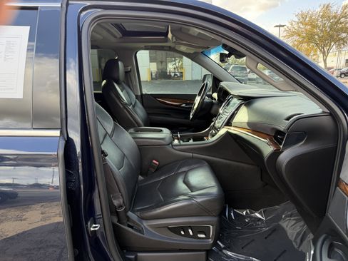 Used 2017 Cadillac Escalade Premium Luxury image 34