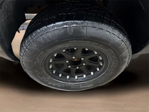 Used 2011 Chevrolet Avalanche LT w/ Luxury Package image 7