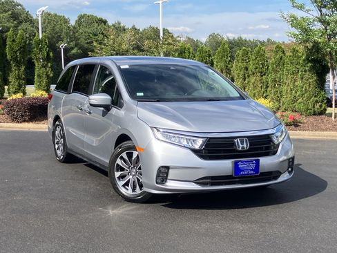 Certified 2024 Honda Odyssey EX-L image 2