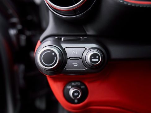 Used 2022 Ferrari 812 GTS image 54