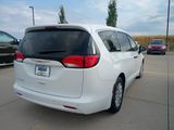 Used 2018 Chrysler Pacifica L image 3