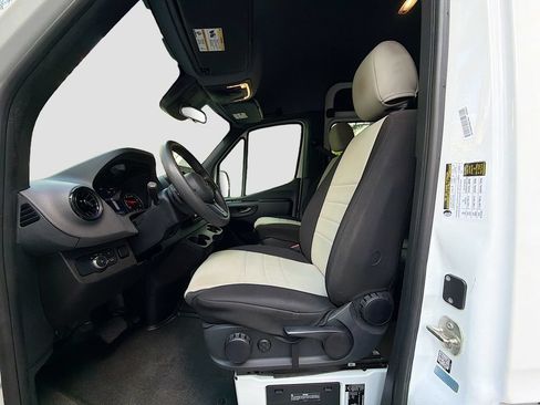 Used 2022 Mercedes-Benz Sprinter 2500 image 19
