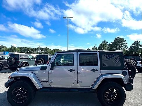 Used 2014 Jeep Wrangler Unlimited Sahara w/ Connectivity Group AWD/4WD image 6