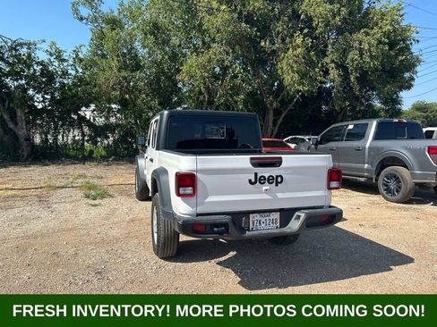 Used 2023 Jeep Gladiator Sport AWD/4WD image 4