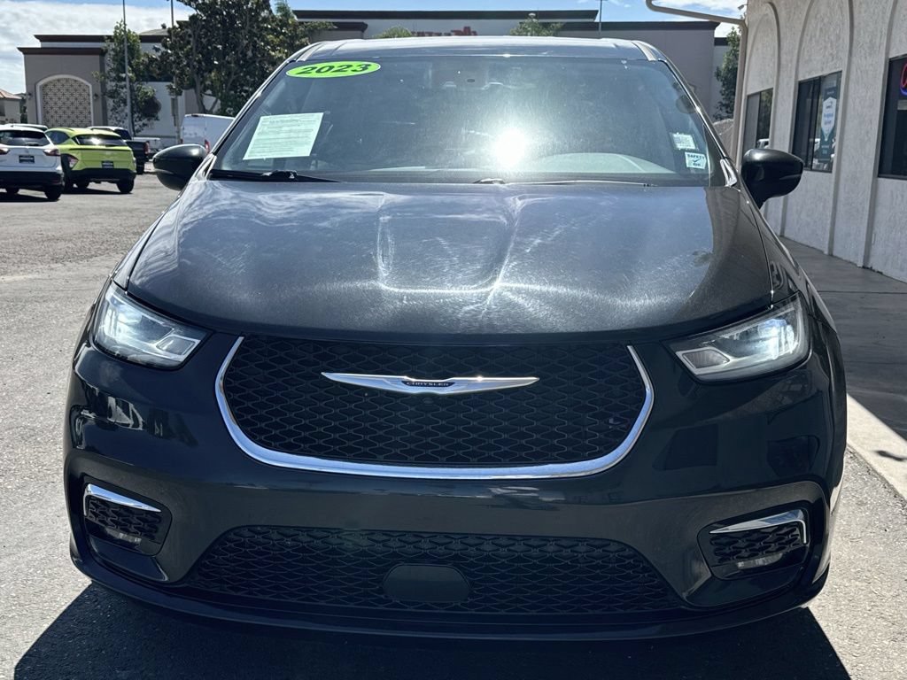 Used 2023 Chrysler Pacifica Touring-L FWD image 8