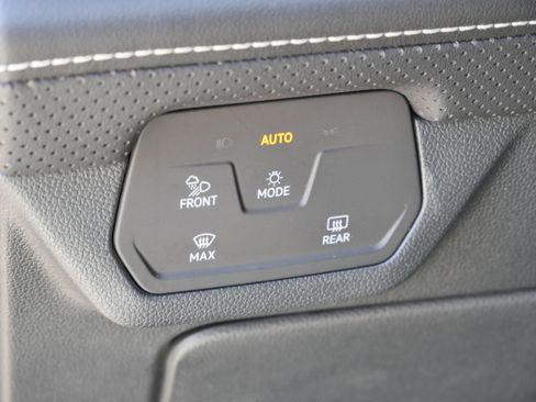 Used 2024 Volkswagen Atlas Cross Sport SE AWD/4WD image 21