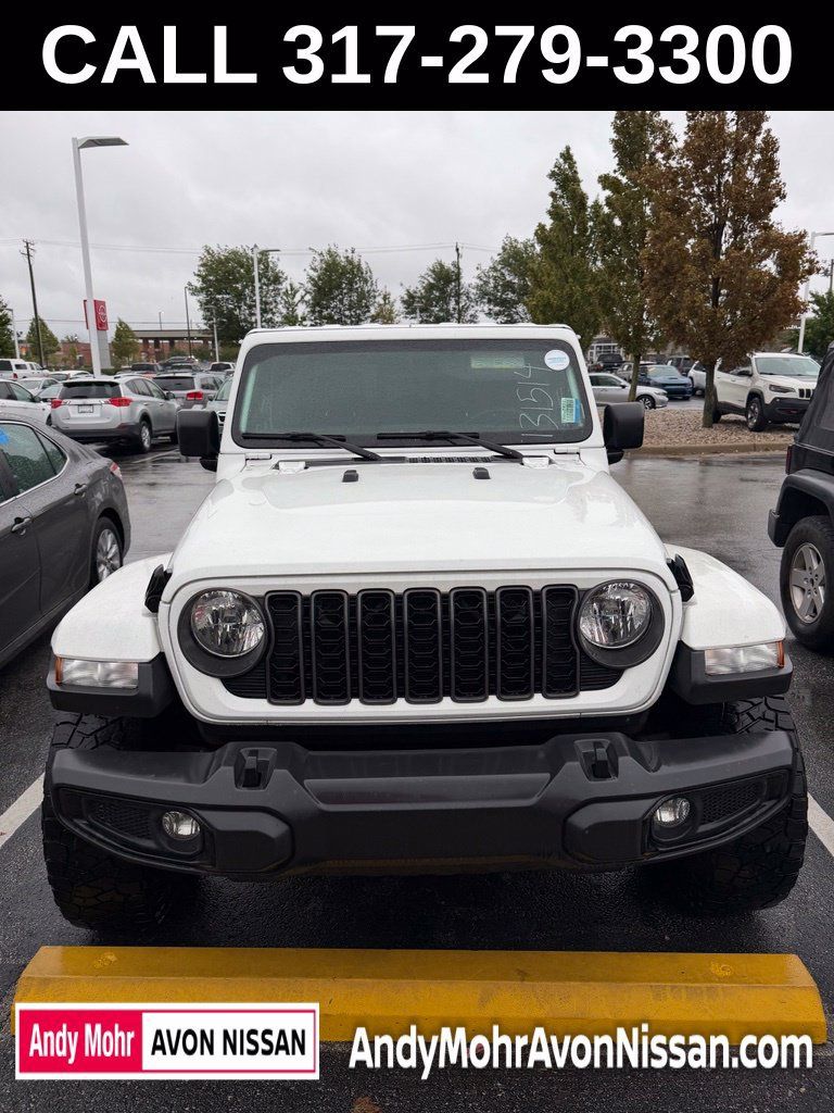 Used 2024 Jeep Gladiator Sport AWD/4WD image 2