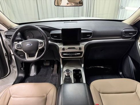 Used 2021 Ford Explorer XLT w/ Equipment Group 202A image 14