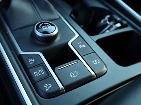 Used 2024 Kia Sorento S image 11