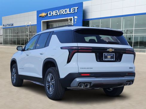 New 2027 Chevrolet Traverse LT FWD image 4