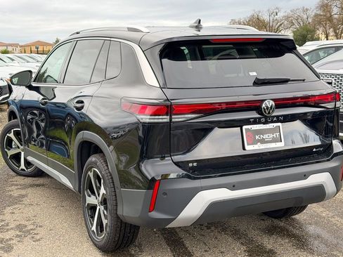 New 2026 Volkswagen Tiguan SE image 9