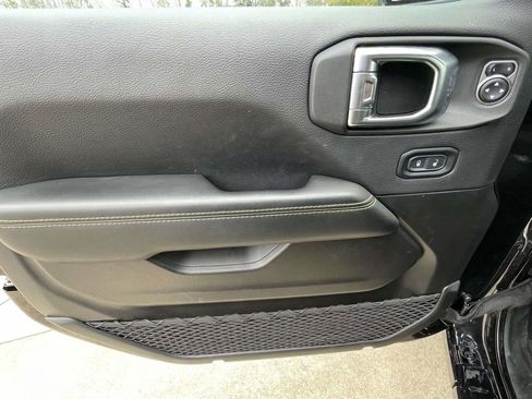 Used 2025 Jeep Wrangler Unlimited Sahara w/ Safety Group image 15