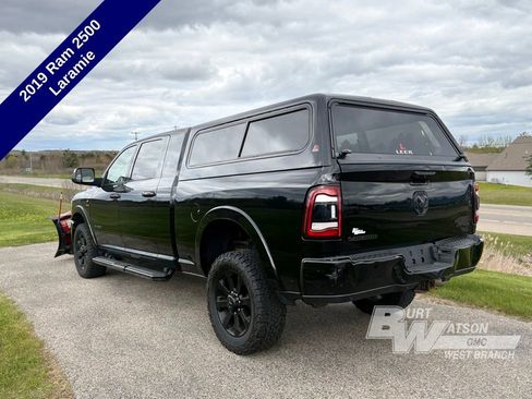 Used 2019 RAM 2500 Laramie w/ Black Appearance Package AWD/4WD image 4