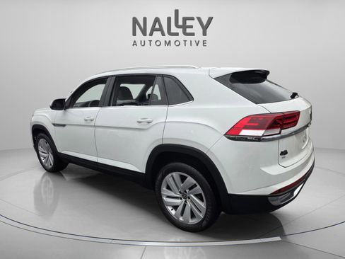Used 2023 Volkswagen Atlas Cross Sport SE w/ Panoramic Sunroof Package image 3