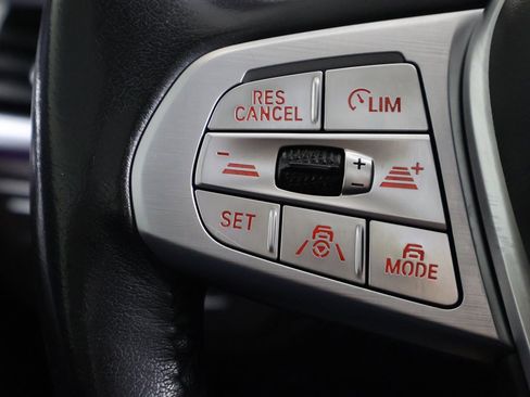 Used 2021 BMW 740i xDrive w/ Premium Package image 45