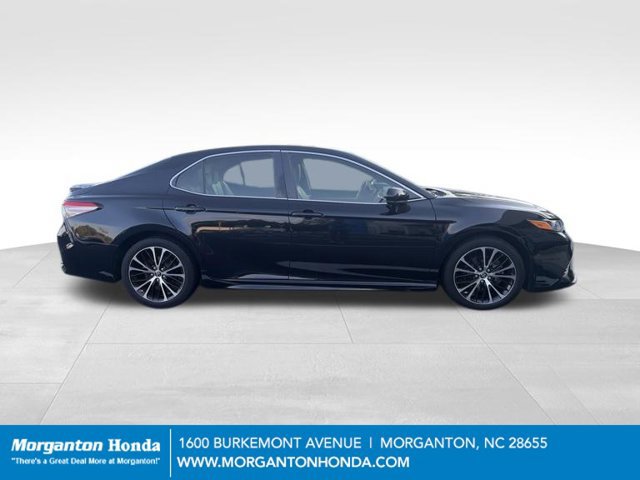 Used 2018 Toyota Camry SE w/ Moonroof Package FWD image 9