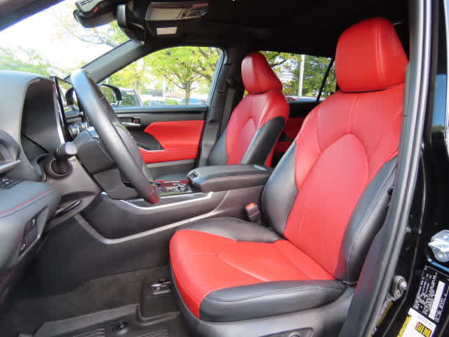 Used 2025 Toyota Highlander XSE AWD/4WD image 13
