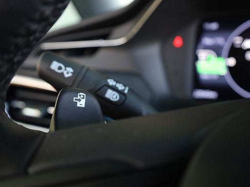 Used 2023 Chevrolet Bolt LT w/ Infotainment Package image 33