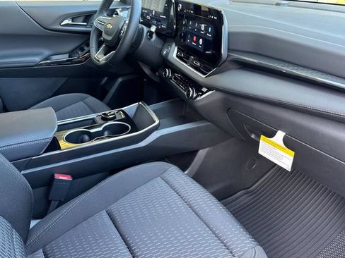New 2027 Chevrolet Equinox LT FWD image 24