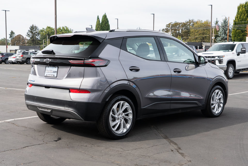 Used 2023 Chevrolet Bolt EUV LT w/ Comfort Package FWD image 6