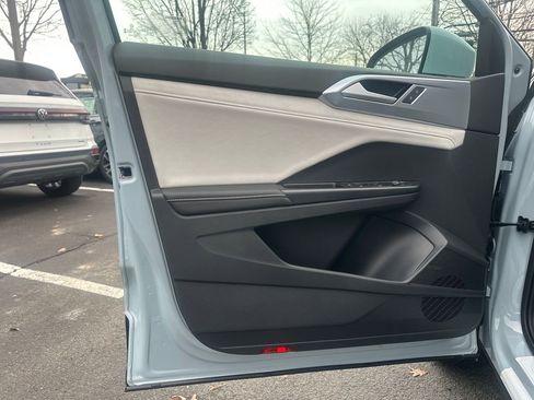 New 2026 Volkswagen Taos SE image 5