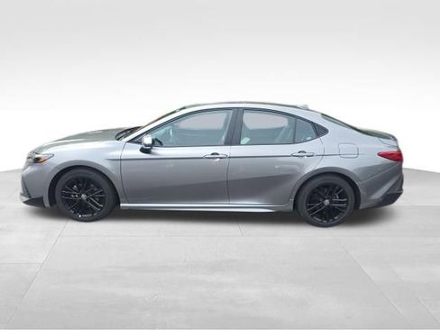 Used 2025 Toyota Camry SE FWD image 3