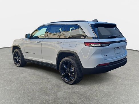 New 2025 Jeep Grand Cherokee Laredo image 7