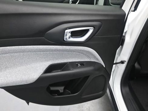 Used 2025 Jeep Compass Sport image 21