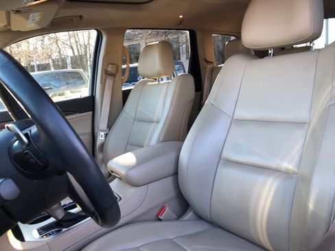 Used 2017 Jeep Grand Cherokee Limited image 11