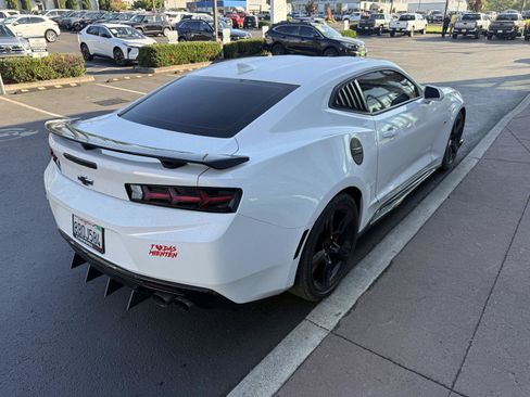 Used 2018 Chevrolet Camaro SS RWD image 5