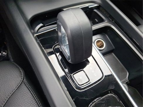 Certified 2025 Volvo XC60 B5 Plus image 15