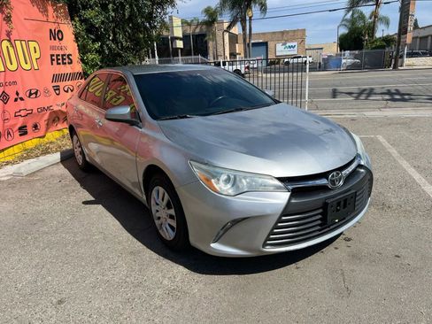 Used 2015 Toyota Camry LE image 3