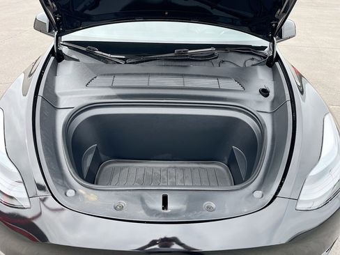 Used 2025 Tesla Model Y Long Range image 30