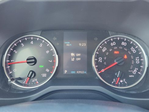 Used 2021 Toyota RAV4 LE w/ Carpet Mat Package (TMS) FWD image 16