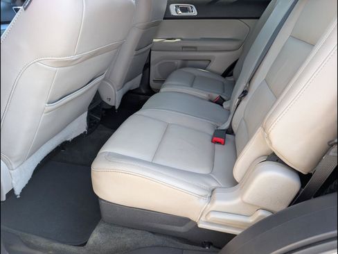 Used 2014 Ford Explorer XLT w/ Equipment Group 202A FWD image 10