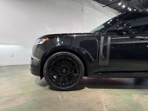 Used 2024 Land Rover Range Rover SE AWD/4WD image 6