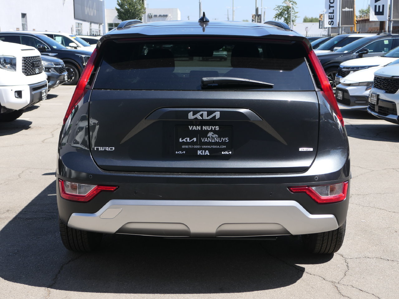 Used 2025 Kia Niro EX FWD image 5