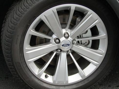 Certified 2019 Ford Explorer Limited w/ Ford Safe & Smart Package AWD/4WD image 8