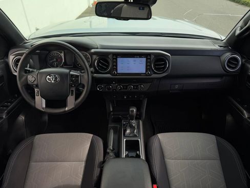 Certified 2020 Toyota Tacoma TRD Off-Road AWD/4WD image 12