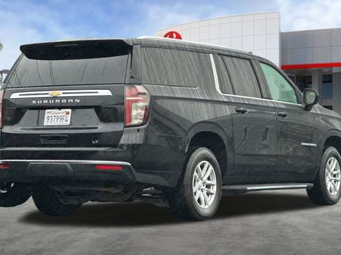 Used 2023 Chevrolet Suburban LT image 4