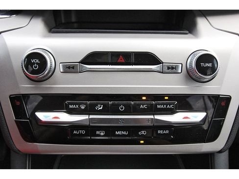 Used 2023 Ford Explorer XLT RWD image 30