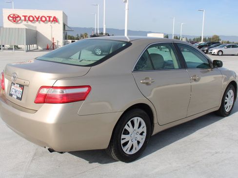 Used 2009 Toyota Camry LE image 3