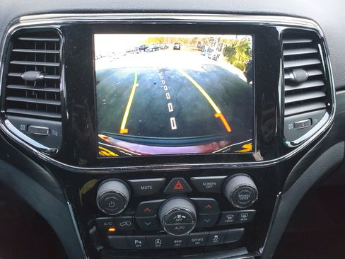 Used 2019 Jeep Grand Cherokee Altitude image 26