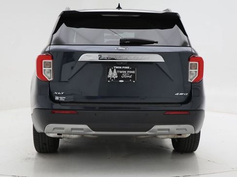 Used 2022 Ford Explorer XLT w/ Equipment Group 202A image 8