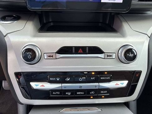 Used 2023 Ford Explorer XLT RWD image 27